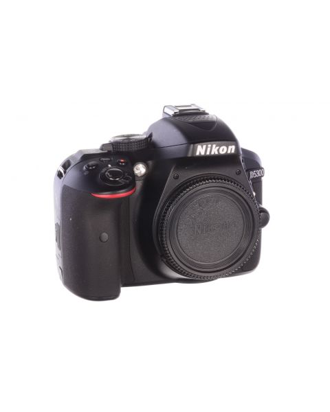Nikon D5300 body, only 25 actuations, stunning! 6 month guarantee